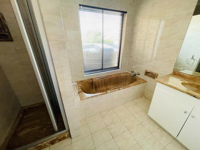 6 Bedroom Property for Sale in Panorama Western Cape